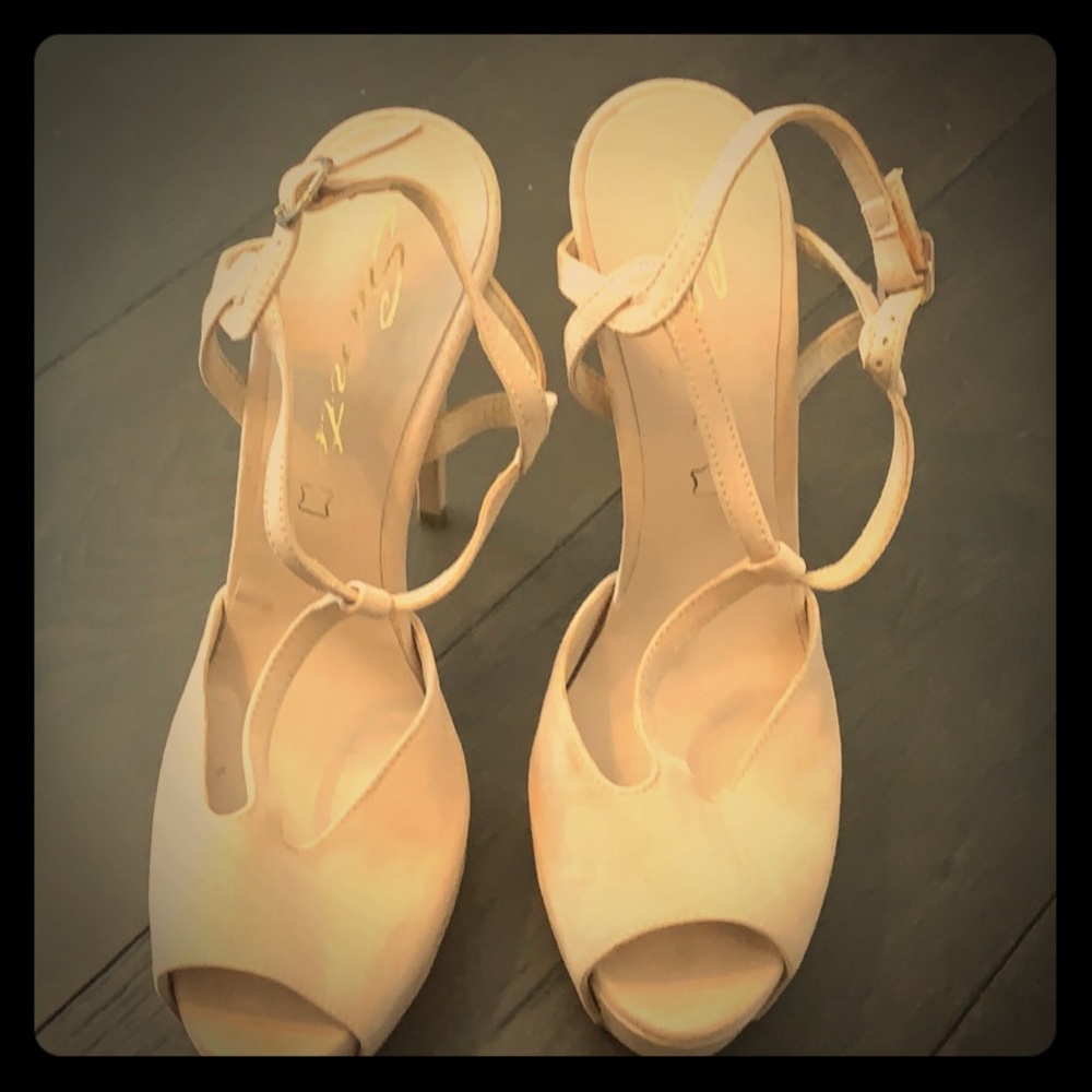 Heels brand new never worn out